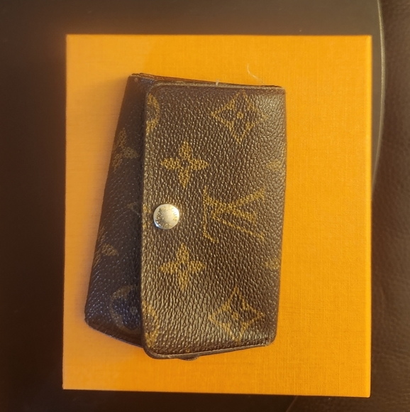LV 6 key holder - Picture 1 of 6